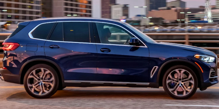 BMW X5 z boku