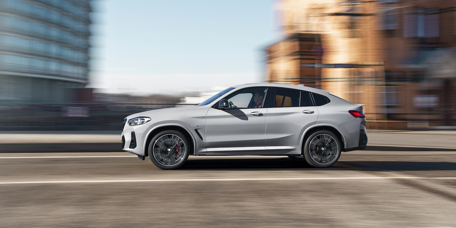 BMW X4 M40i z boku BMW X4 M40i z boku
