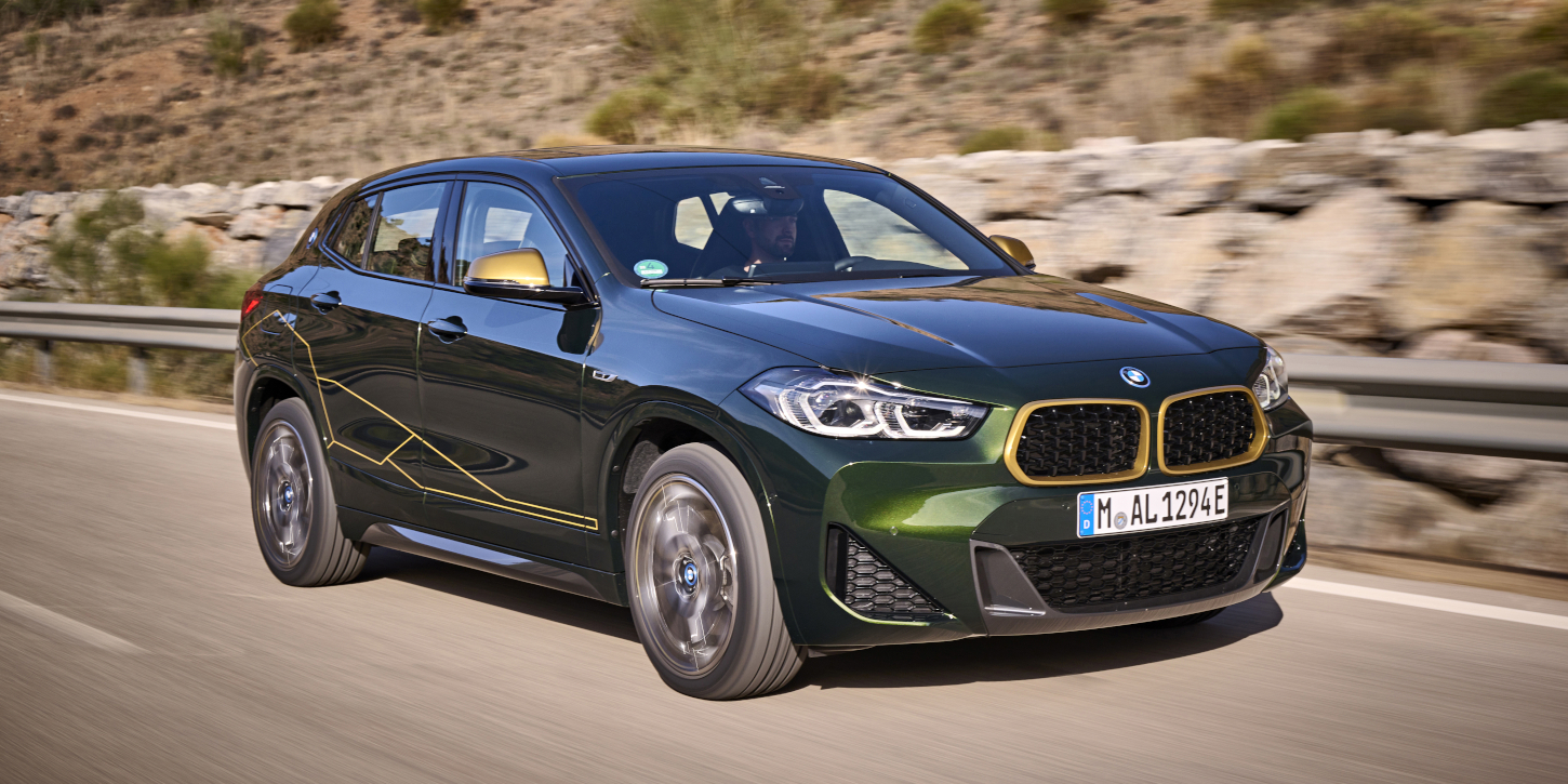 BMW X2 Gold Play Edition v pohybu BMW X2 Gold Play Edition v pohybu