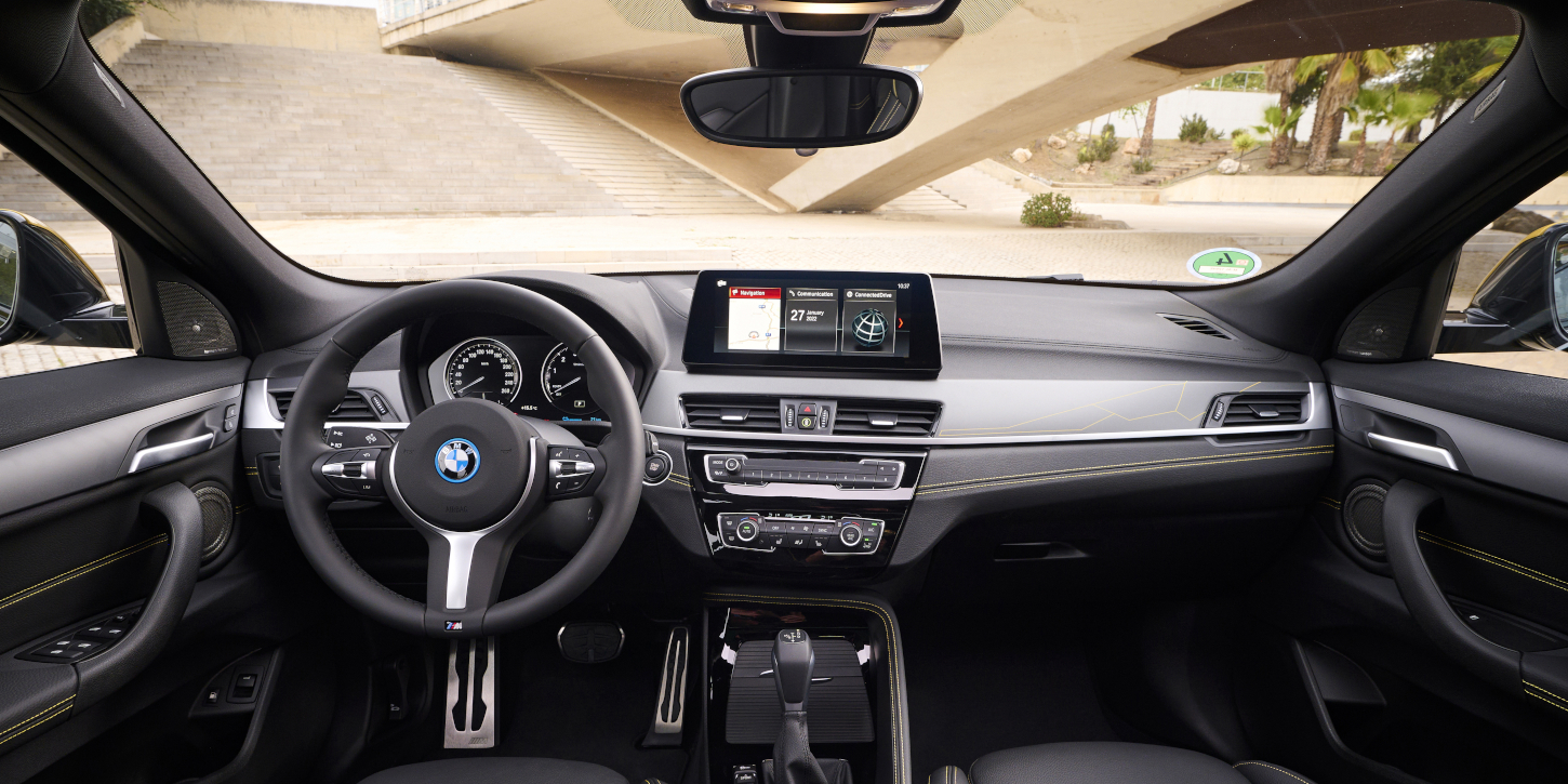 BMW X2 Edice Gold Play interiér BMW X2 Edice Gold Play interiér