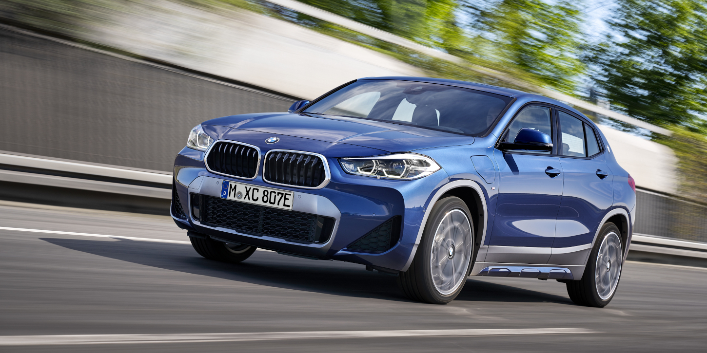PLUG-IN HYBRIDNÍ BMW X2 xDRIVE25e. v pohybu PLUG-IN HYBRIDNÍ BMW X2 xDRIVE25e. v pohybu