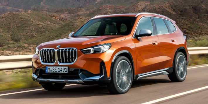 BMW X1 z boku v pohybu