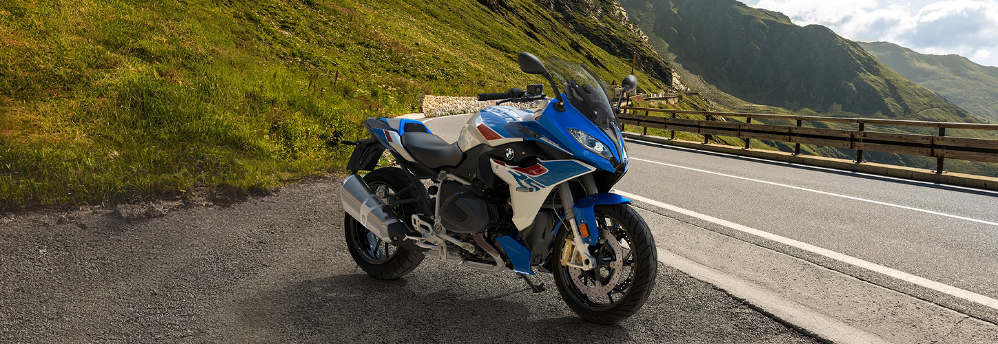 BMW R 1250 RS z boku u hor BMW R 1250 RS z boku u hor