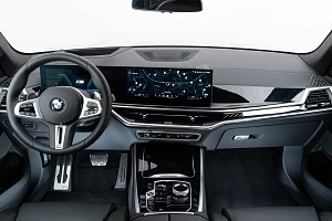BMW X5 M60i