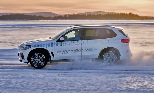 BMW iX5 Hydrogen | Radost z jízdy bez emisí CO2