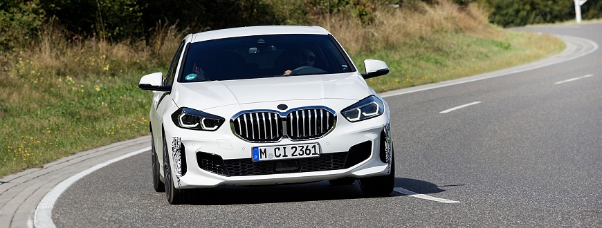 BMW 128ti v pohybu ze předu BMW 128ti v pohybu ze předu