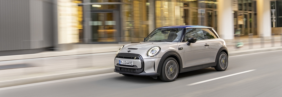 MINI Cooper SE V POHYBU MINI Cooper SE