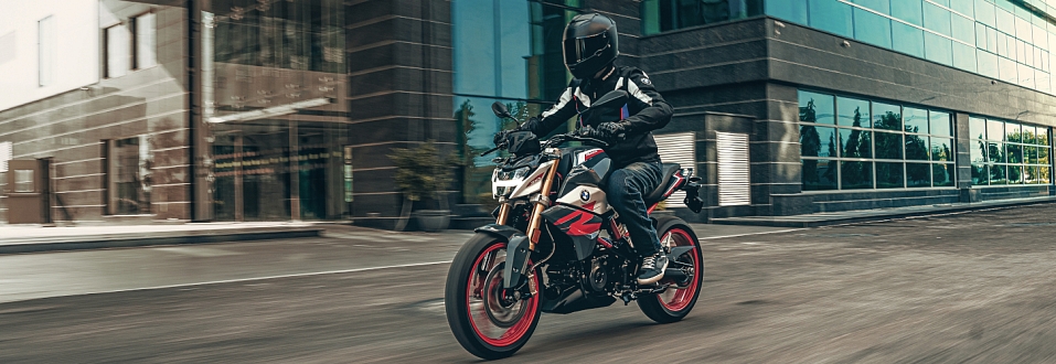 Nové BMW G 310 R - Tvůj osobní parťák pro všední dny. Nové BMW G 310 R - Tvůj osobní parťák pro všední dny.
