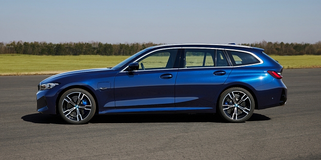 BMW ŘADY 3 TOURING Z BOKU BMW ŘADY 3 TOURING Z BOKU