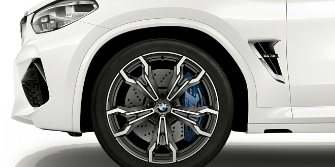 BMW X4 M z boku BMW X4 M z boku
