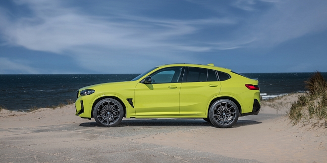 BMW X4 M Competition z boku BMW X4 M Competition z boku