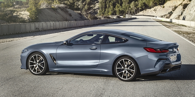 BMW řady 8 Coupé z boku BMW řady 8 Coupé z boku