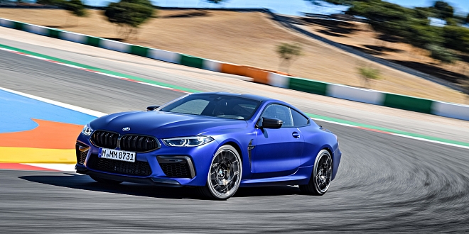 BMW M8 Coupé z boku BMW M8 Coupé z boku