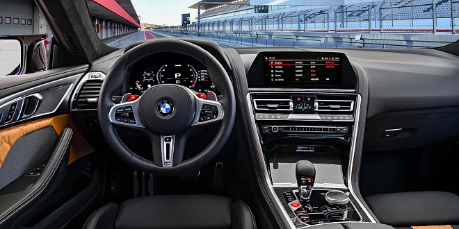 BMW M8 Competition Coupé interiér BMW M8 Competition Coupé interiér