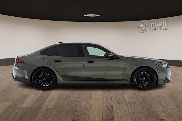 BMW M5 Sedan