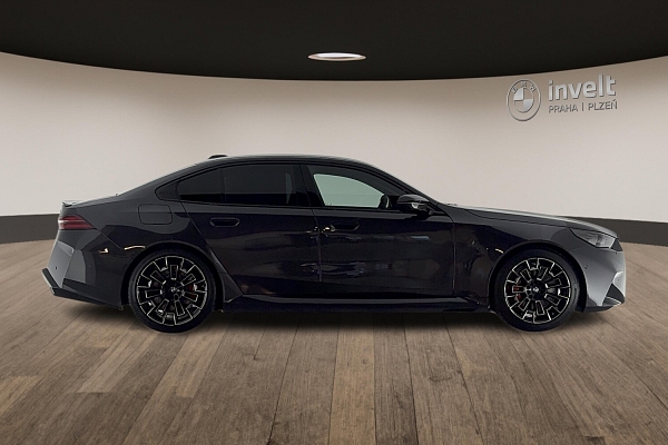 BMW M5 Sedan