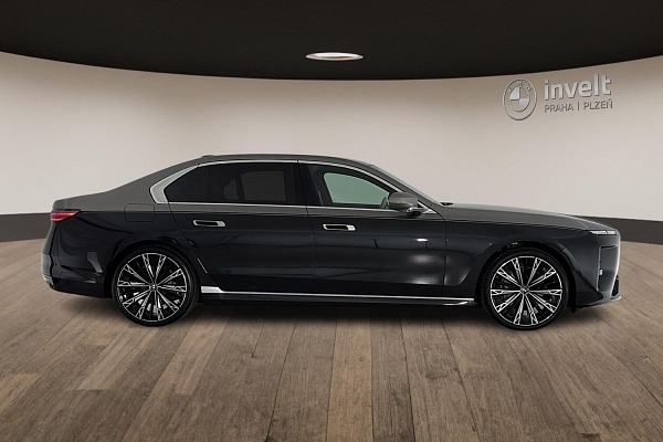 BMW 740 xDrive Sedan