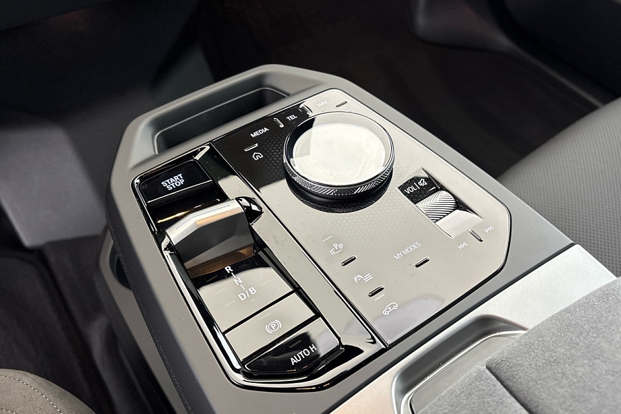 BMW iX xDrive45